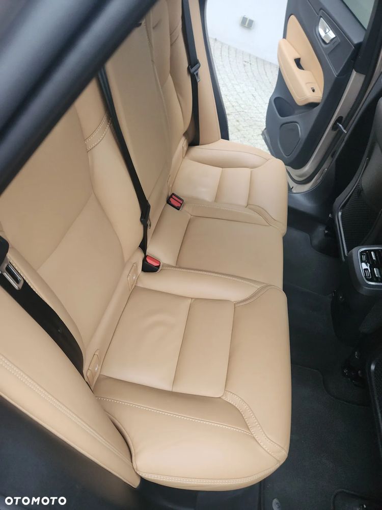 Volvo XC 60 B4 D AWD Ultimate Dark - 21