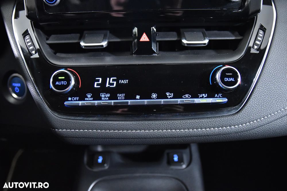 Toyota Corolla 1.8 HSD Business - 19