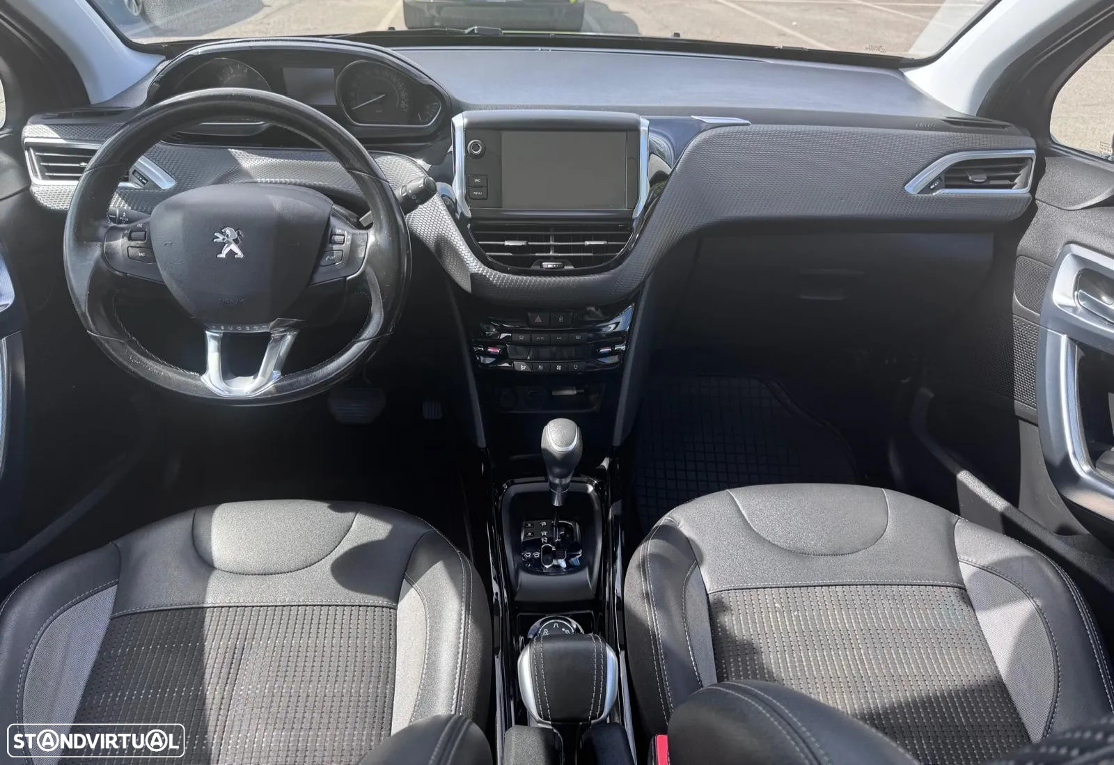 Peugeot 2008 1.2 PureTech Allure EAT6 - 11