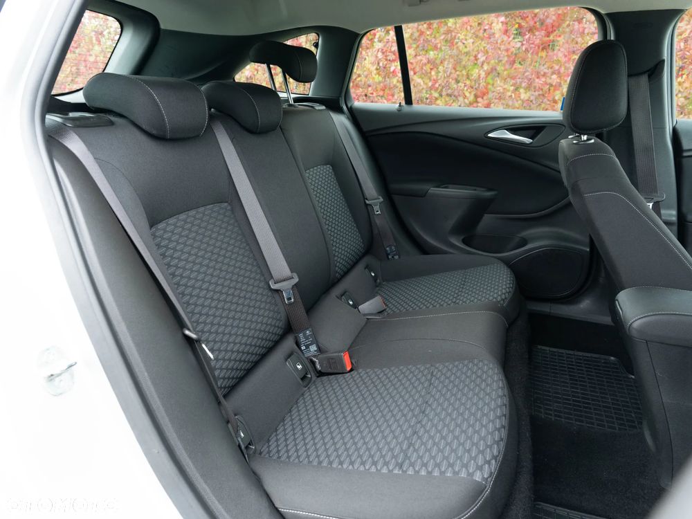 Opel Astra 1.4 T Edition S&S - 18