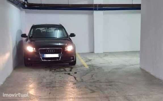 2 lugares de estacionamento em garagem no Cacem - Grande imagem: 3/6