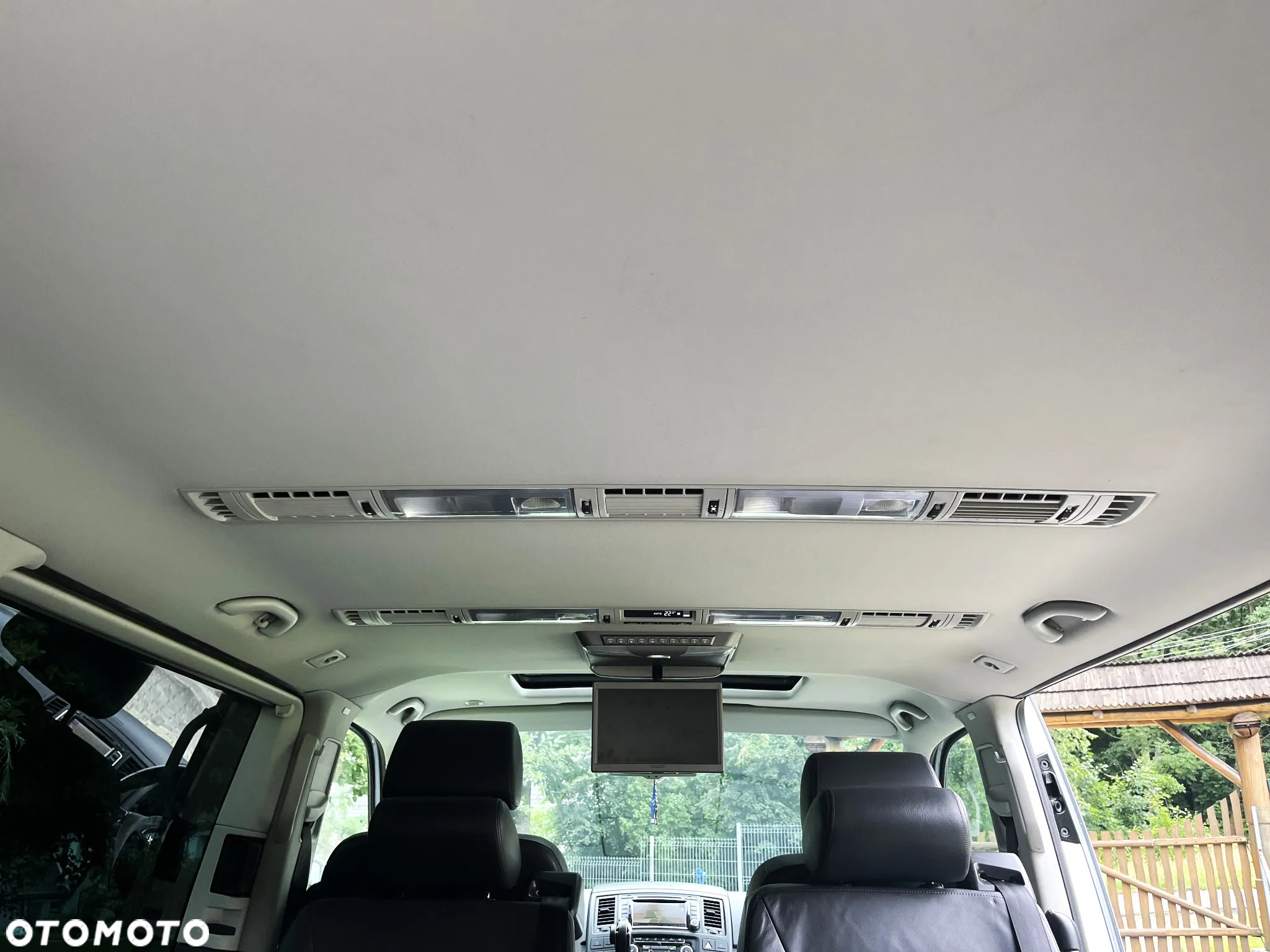 Volkswagen Multivan - 25
