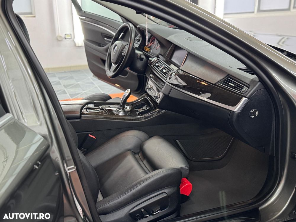 BMW Seria 5 525d Sport-Aut. Luxury Line - 7