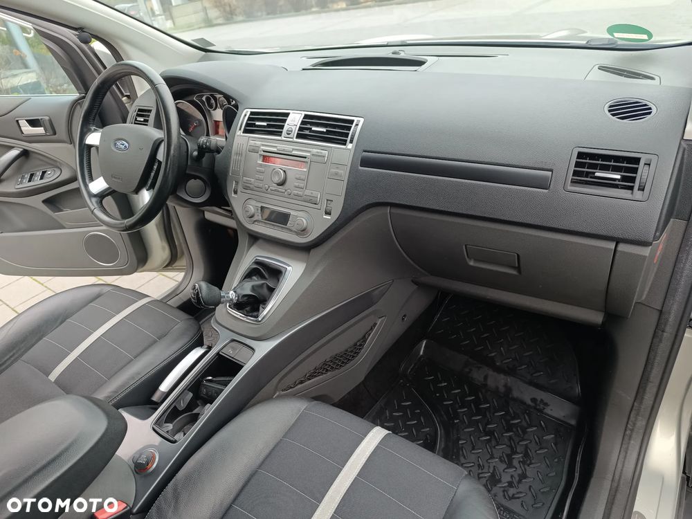 Ford Kuga 2.0 TDCi 4x4 Titanium - 12