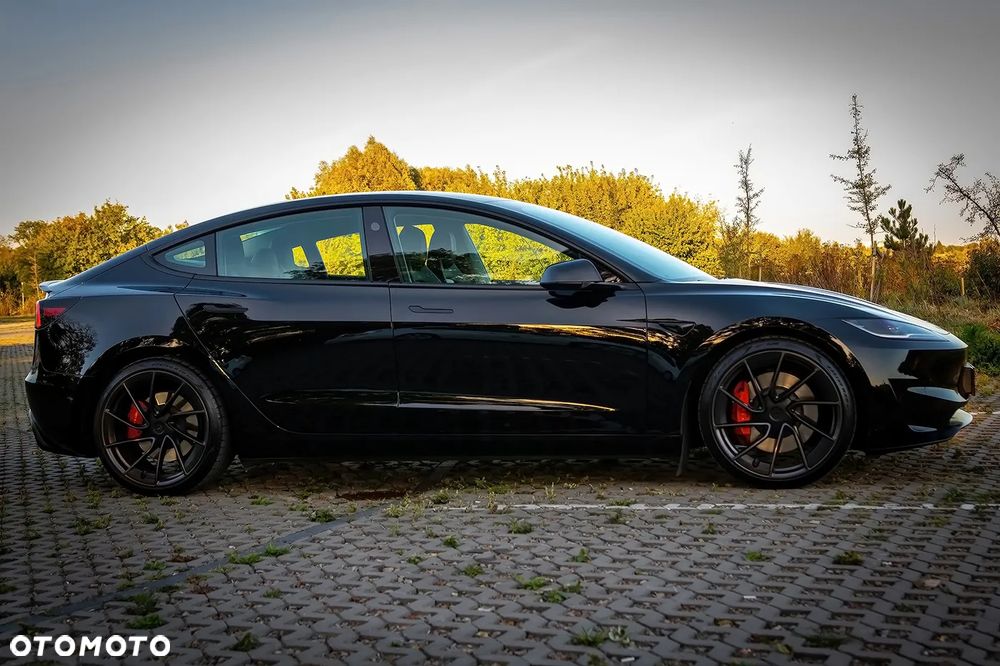 Tesla Model 3 - 5