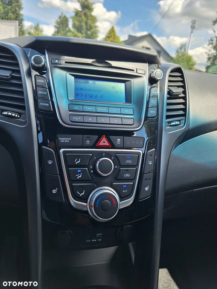 Hyundai i30 blue Kombi 1.6 GDi Passion - 32