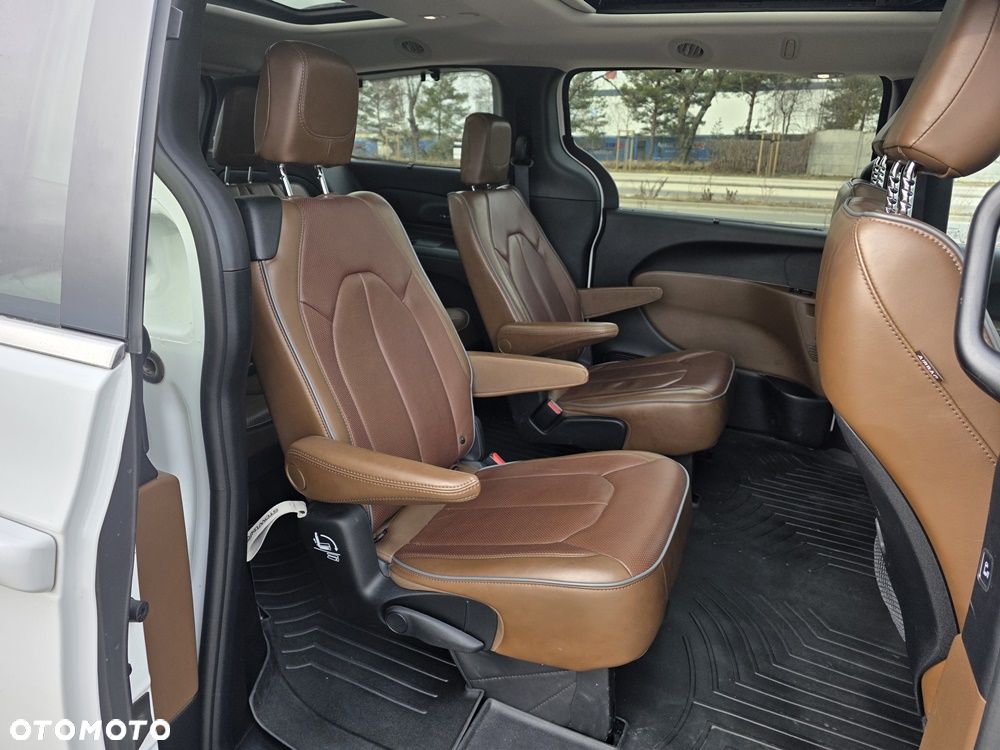 Chrysler Pacifica - 11