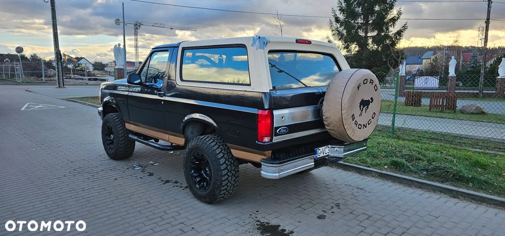 Ford Bronco - 8