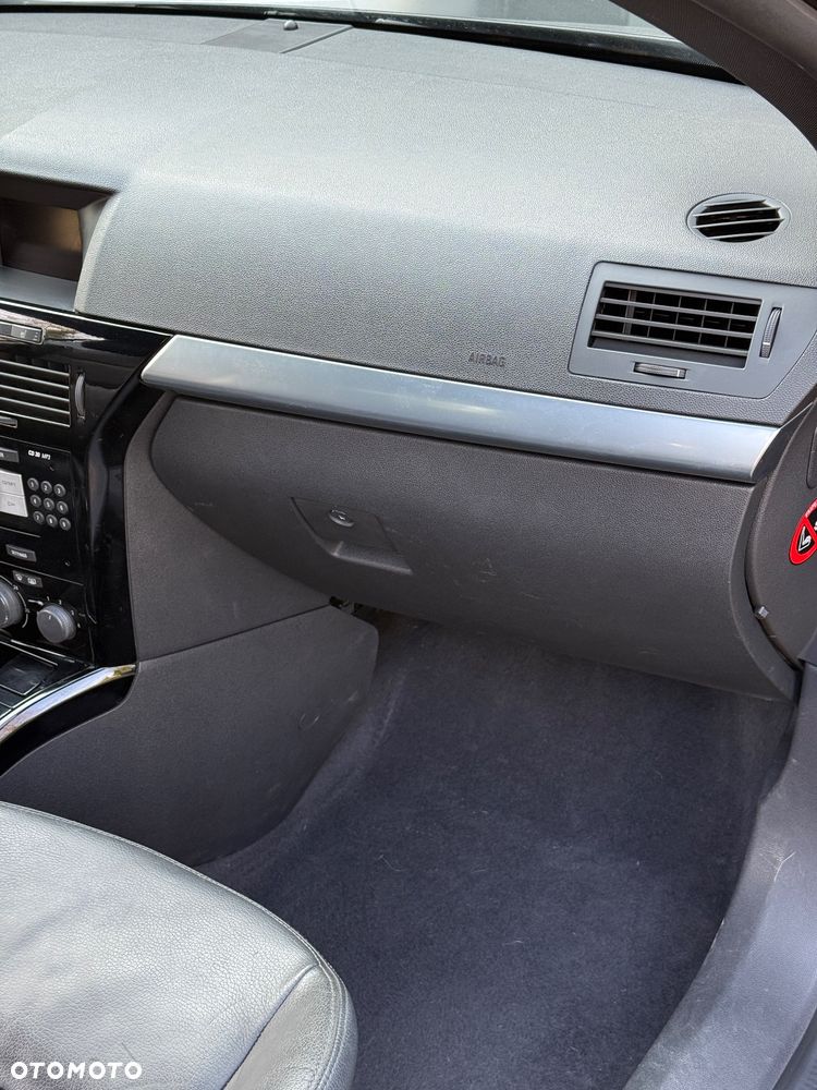 Opel Astra GTC 1.6 - 19