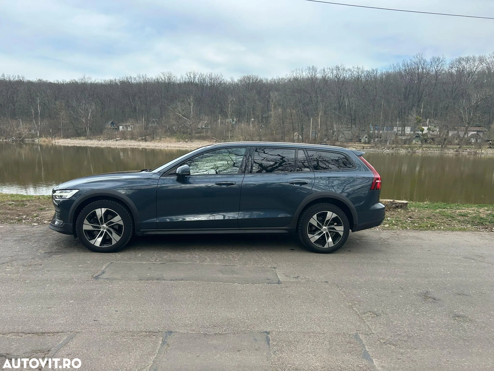 Volvo V60 B4 MHEV AT AWD Plus Bright - 4
