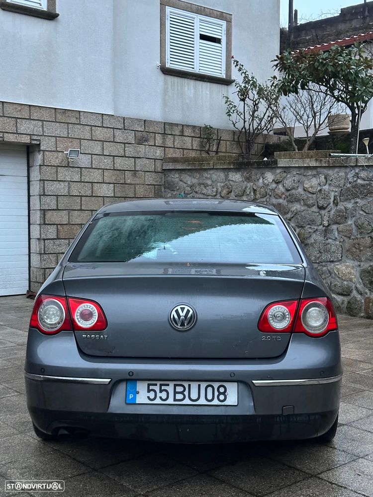 VW Passat 2.0 TDI Confortline - 4