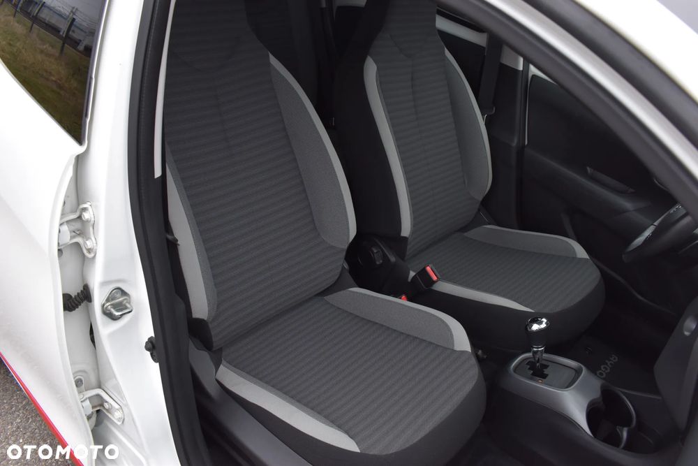 Toyota Aygo x.shift x-play connect - 15