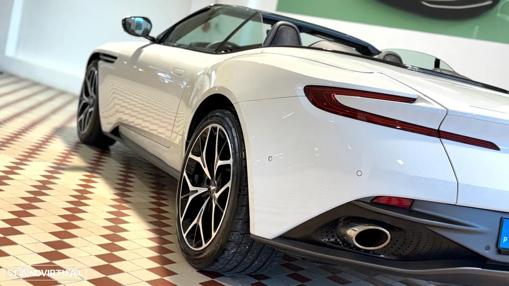Aston Martin DB11 Volante V8 Auto - 6