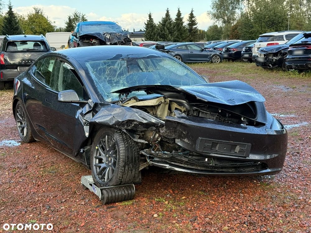Tesla Model 3 - 8