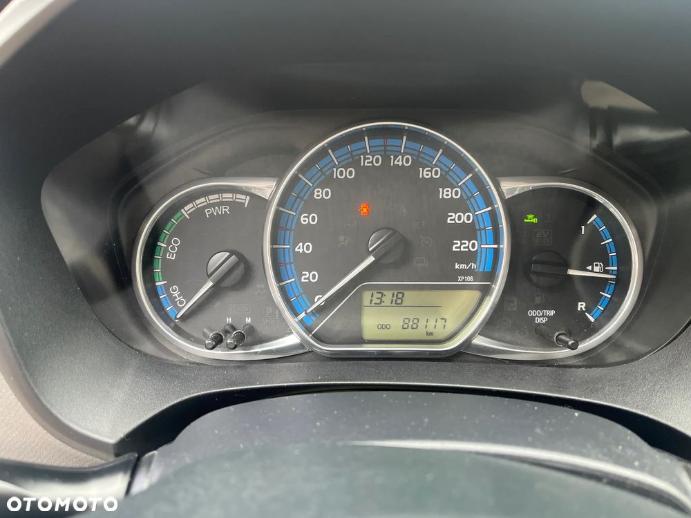 Toyota Yaris Hybrid 100 Premium - 8