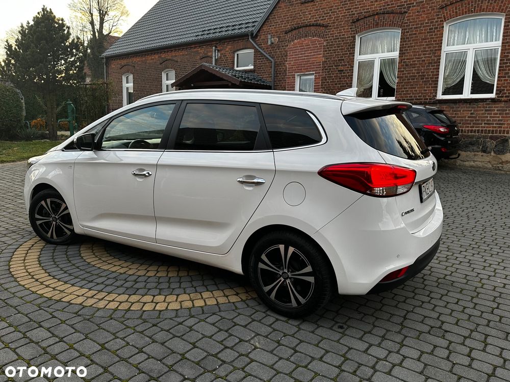 Kia Carens - 15