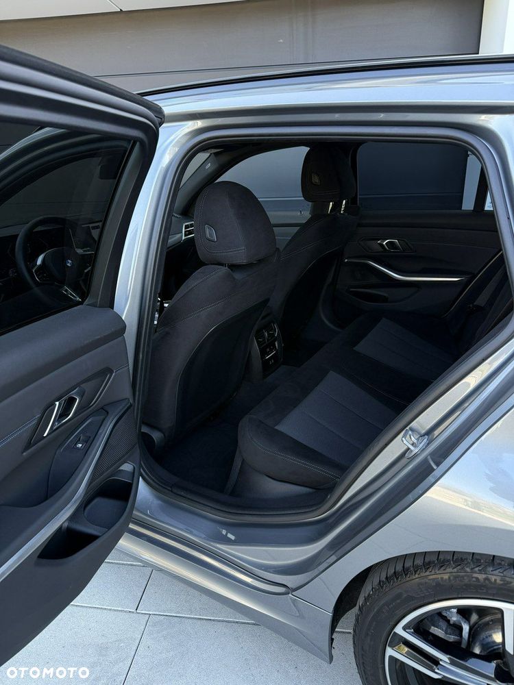 BMW Seria 3 330i xDrive M Sport sport - 31