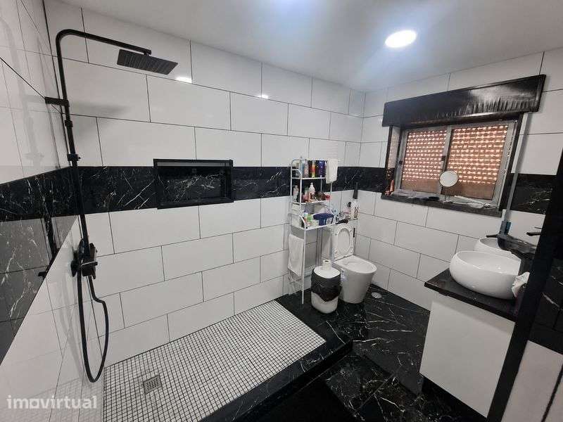 Moradia transformada em T6 - Grande imagem: 4/12