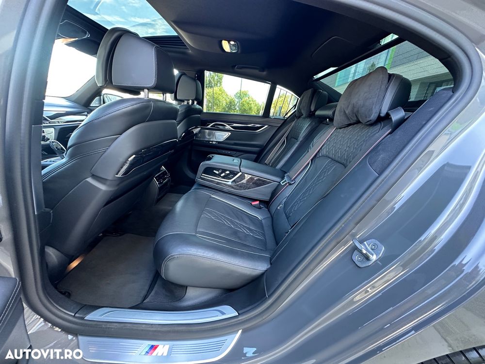 BMW Seria 7 745e - 19