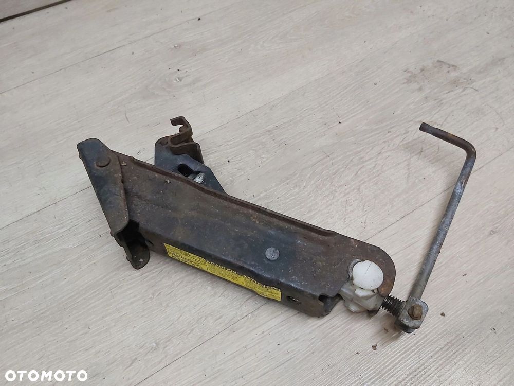 Toyota AYGO I 05-13 lewarek podnośnik Citroen C1 Peugeot 107 - 3