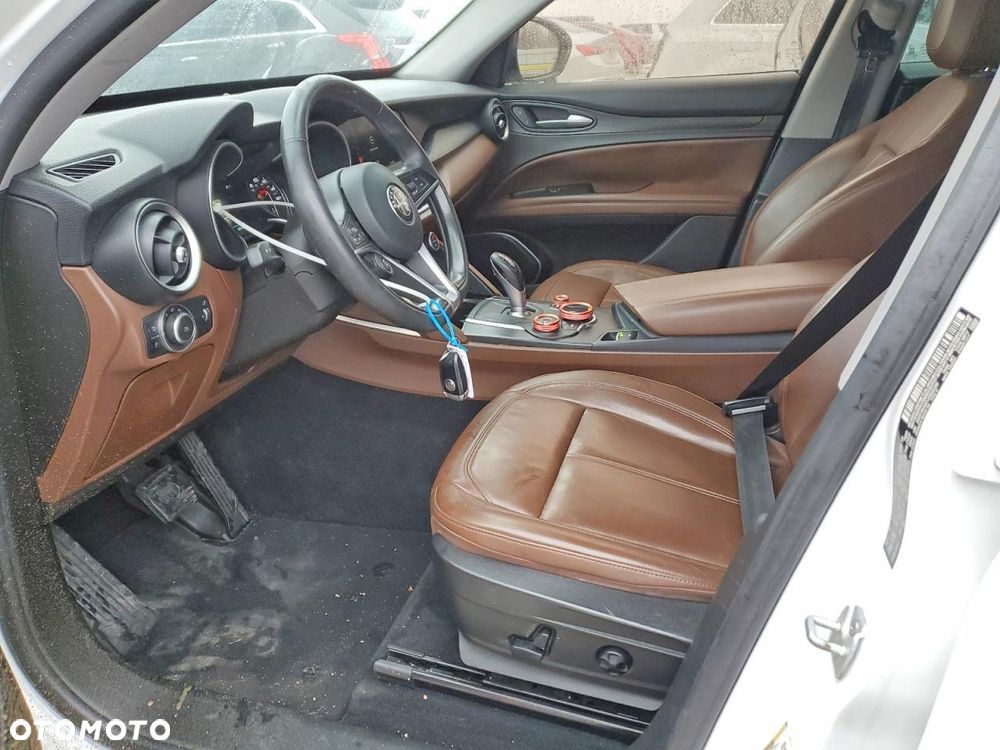 Alfa Romeo Stelvio - 7