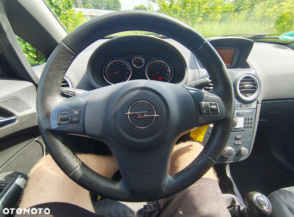 Opel Corsa 1.4 16V Cosmo - 19