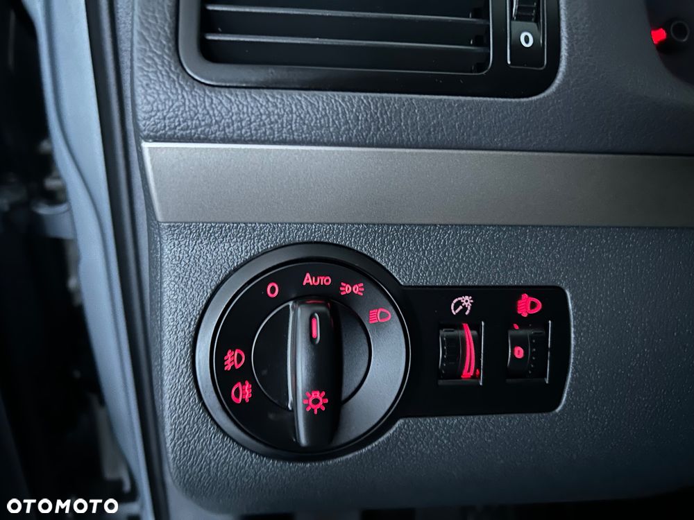 Volkswagen Touran 2.0 TDI DPF BlueMotion Technology Comfortline - 32