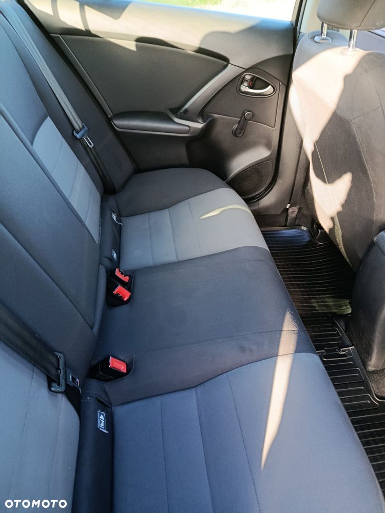 Toyota Avensis 1.8 Active - 3