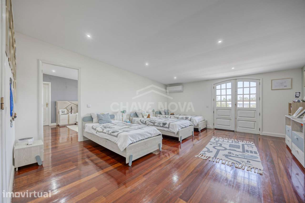 Moradia Isolada V5 c/ Jardim e Garagem em Canelas - Grande imagem: 2/53