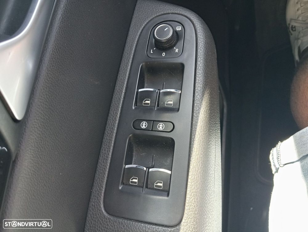 VW Sharan 2.0 TDI Blue Highline DSG - 11