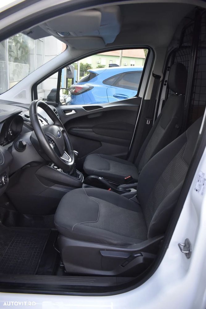 Ford Transit Courier - 28