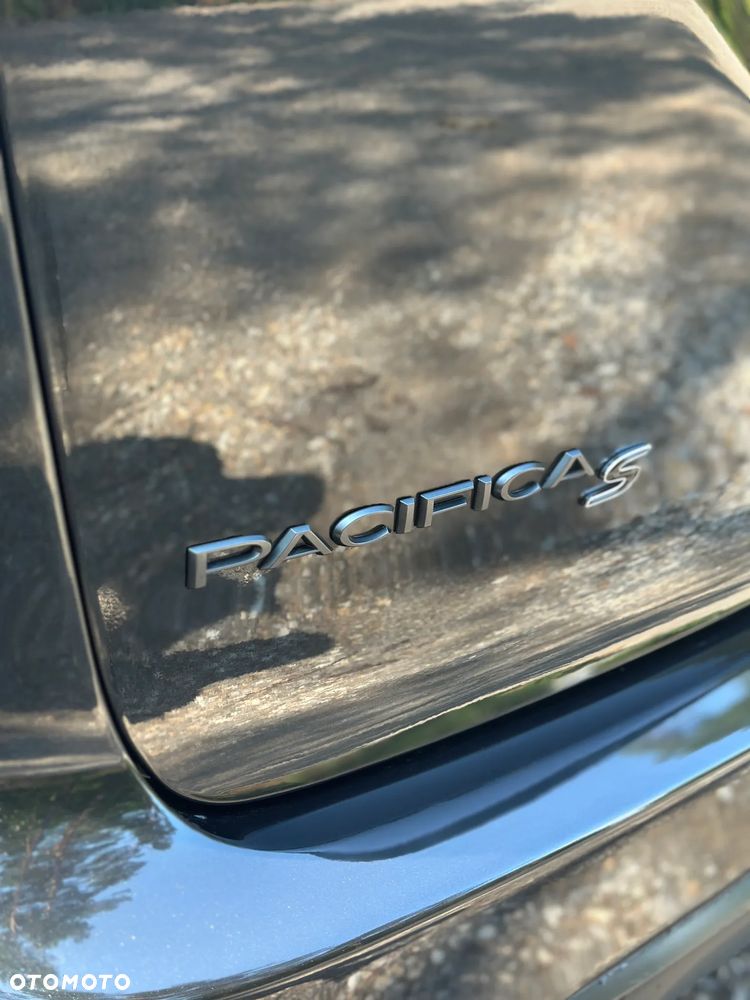 Chrysler Pacifica - 25