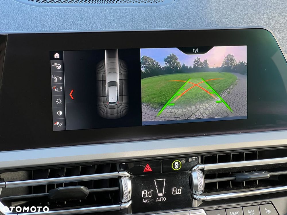 BMW Seria 3 320d xDrive - 22