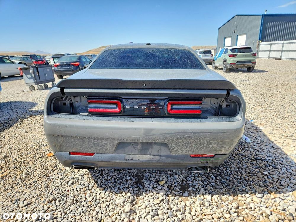 Dodge Challenger - 7