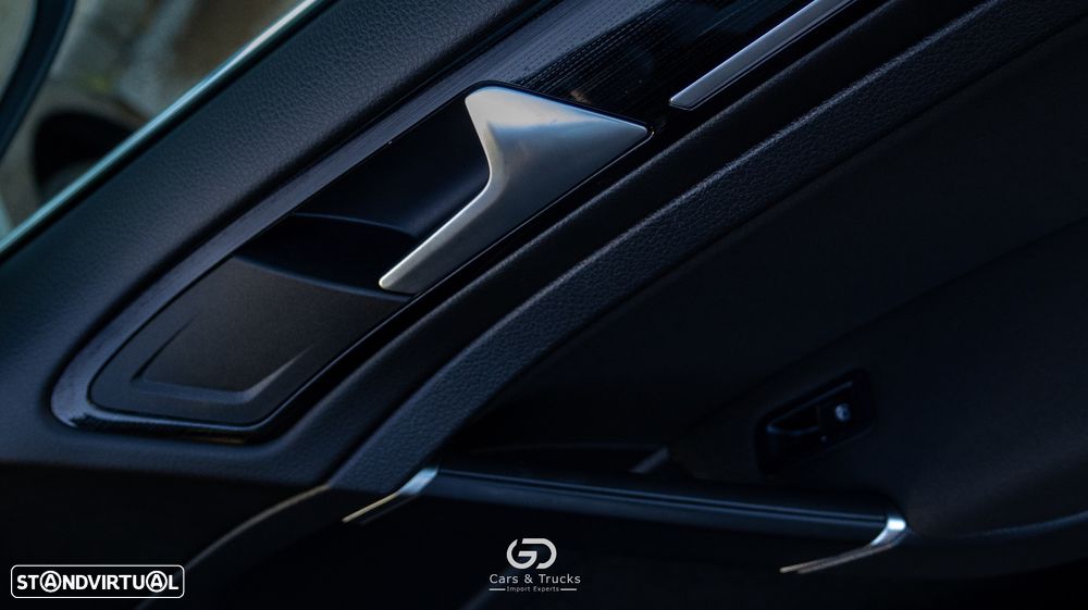 VW Golf Variant 2.0 TDi R-Line - 53