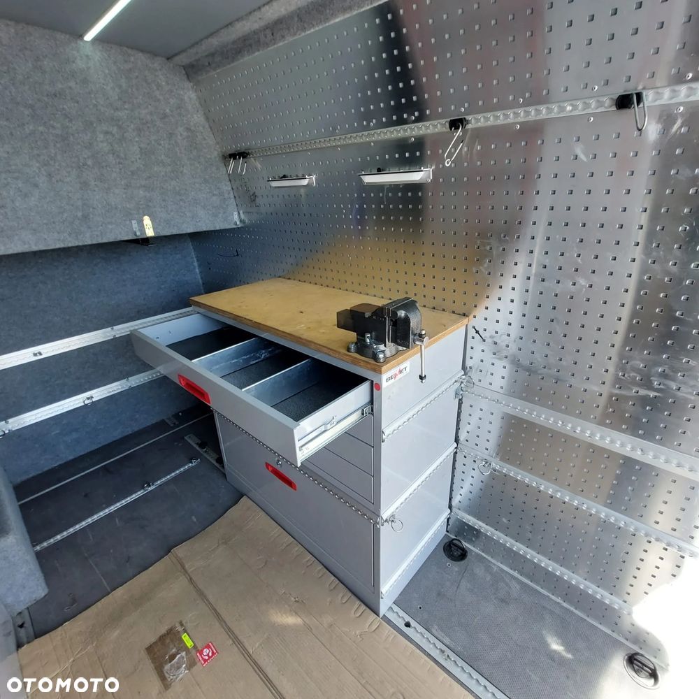 Mercedes-Benz Sprinter - 15