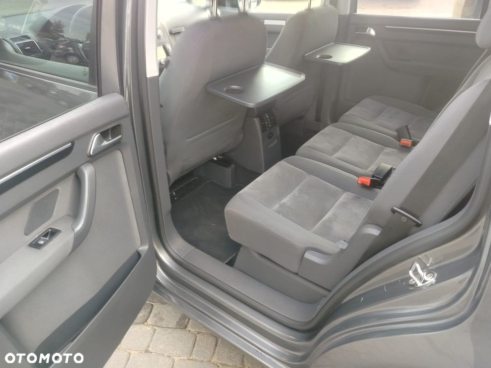 Volkswagen Touran - 17