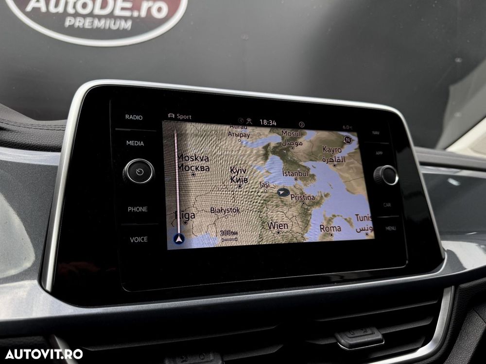 Volkswagen T-Roc - 13