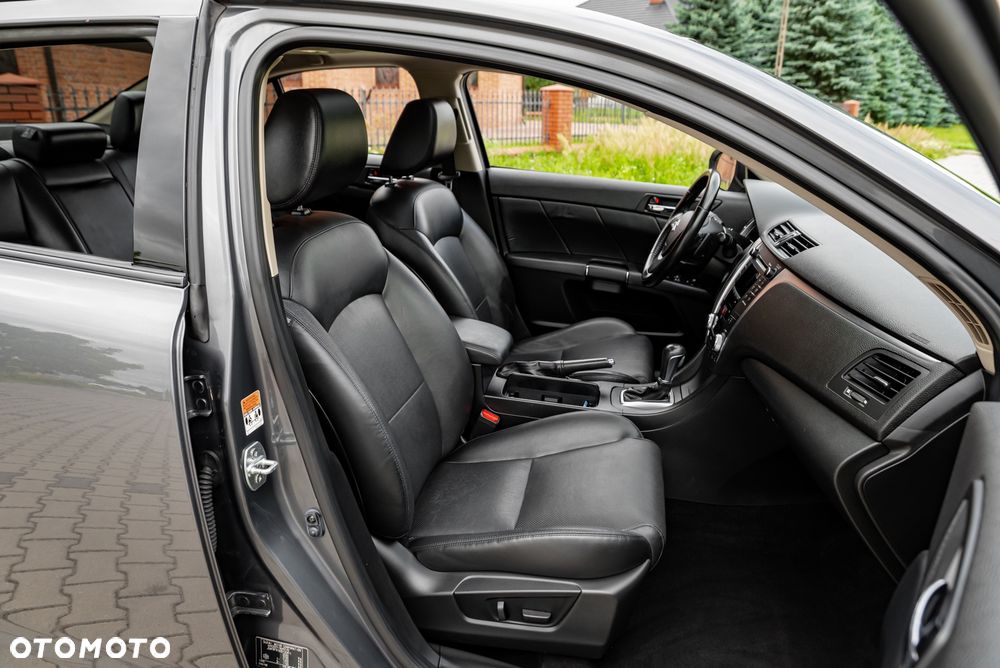 Suzuki Kizashi 2.4 4x4 CVT Sport - 25