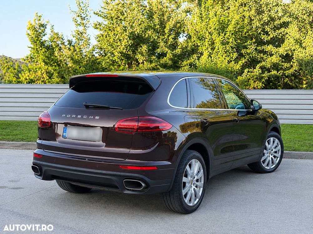 Porsche Cayenne 3.0 L - 4