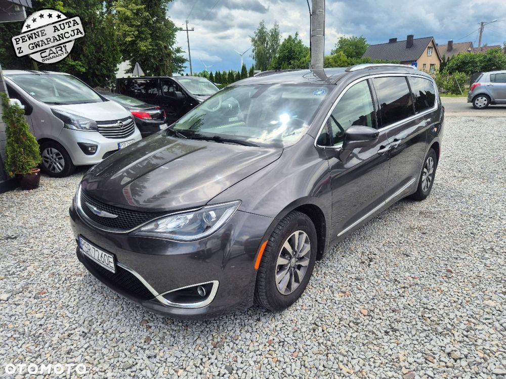 Chrysler Pacifica - 2