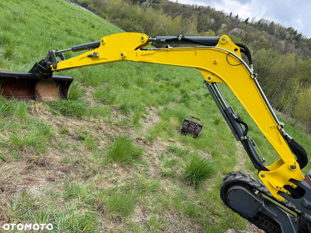 Wacker Neuson ET24 Koparka Gąsienicowa 2,6 tony. z VDS. 2021rok- 2300 Mtg Poziomowanie VDS silnik Yanmar. Maszyna Pochodzi z Norweskiej szkółki roślinnej. 2x drzwi ORYGINAŁ. Jak Nowa z salonu zero luzów i wycieków. Aktualna DEKRA. 2x oryginalna Łyżka. Szybka wolna jazda. Dodatkowe Linie Hydrauliczne na młot i wiertnice. Zaczep kulka na lemieszu. OKAZJA - 35