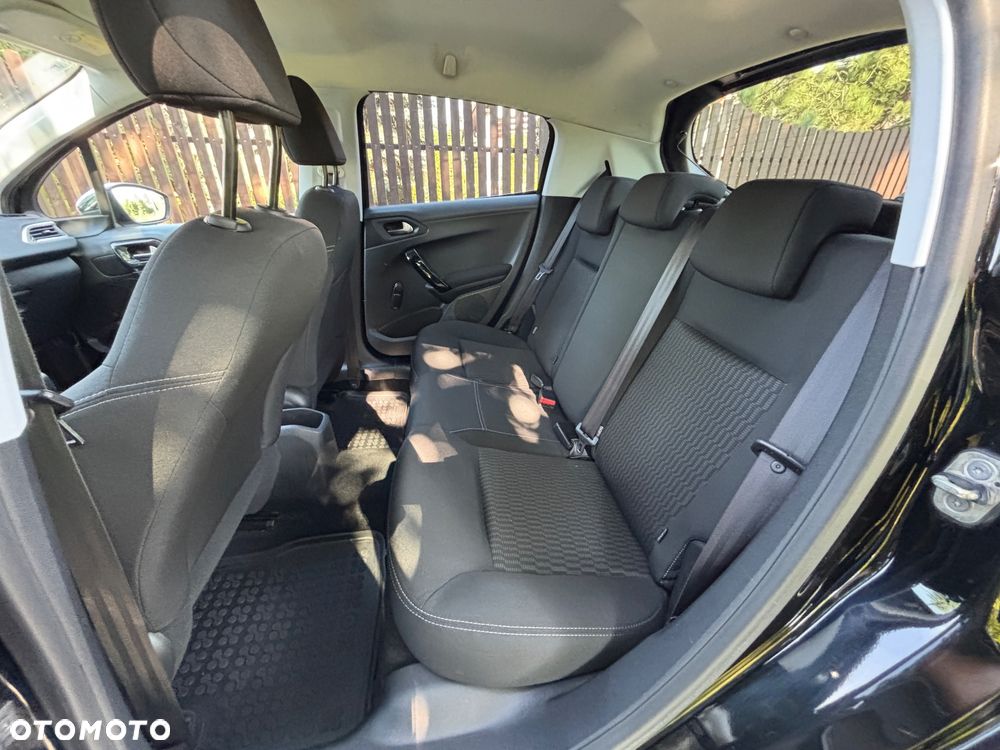 Peugeot 208 1.2 PureTech Style - 18