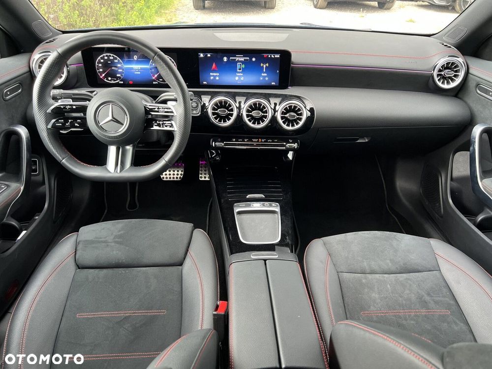 Mercedes-Benz CLA - 12