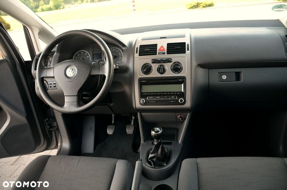 Volkswagen Touran - 14