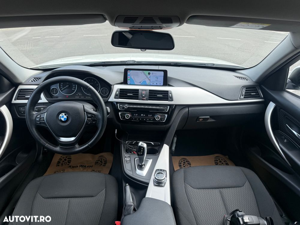 BMW Seria 3 320i Aut. Sport Line - 25