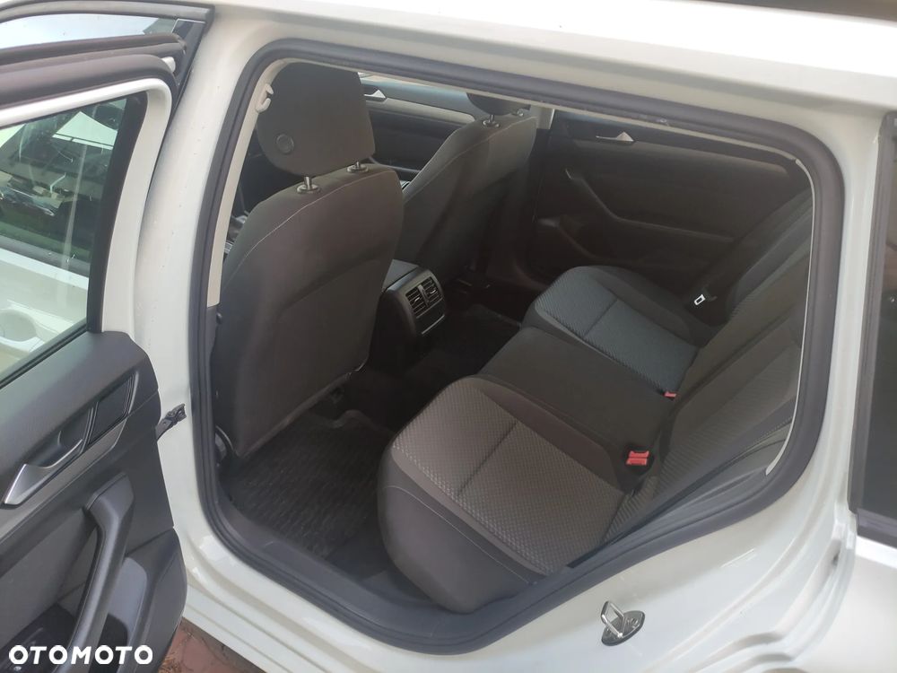 Volkswagen Passat 1.5 TSI EVO Business - 10