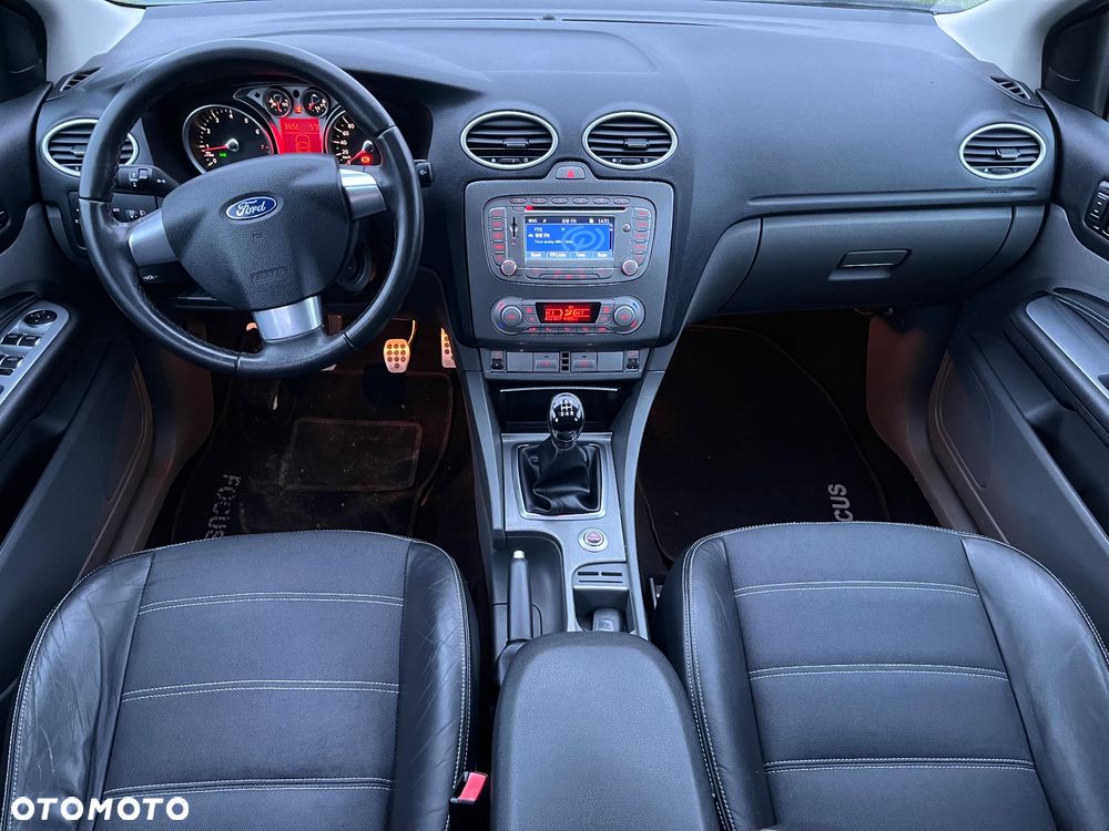 Ford Focus 1.8 Ghia - 19