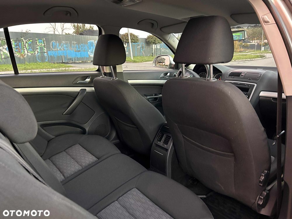 Skoda Octavia 1.4 TSI Ambiente DSG - 12