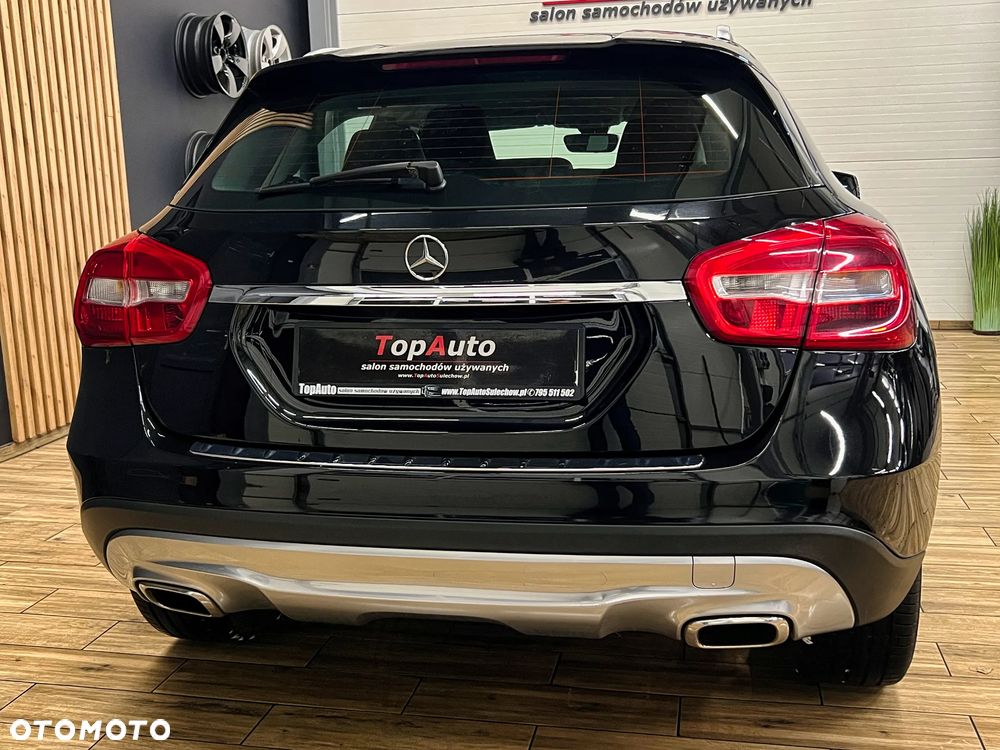 Mercedes-Benz GLA - 9